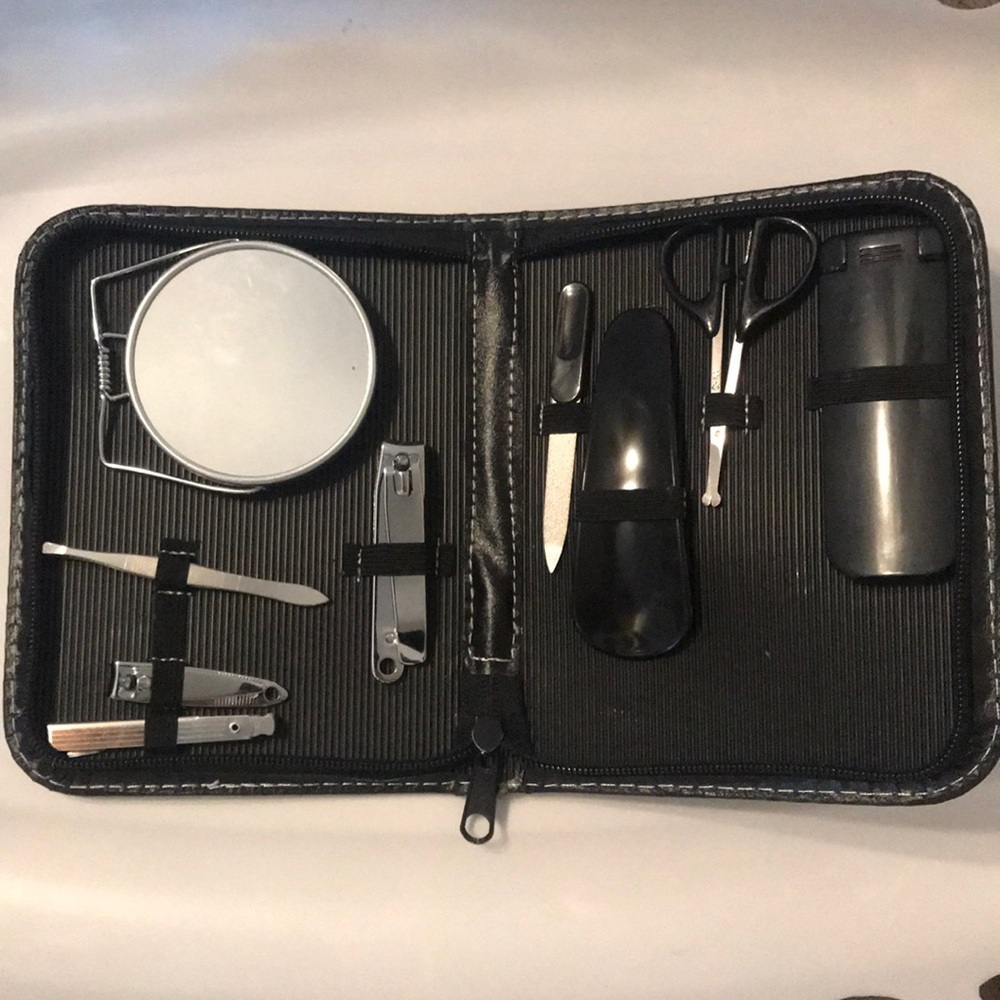 Men’s Grooming Kit